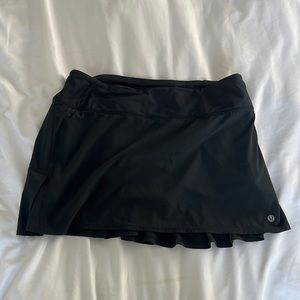 Lululemon size 8 black skirt